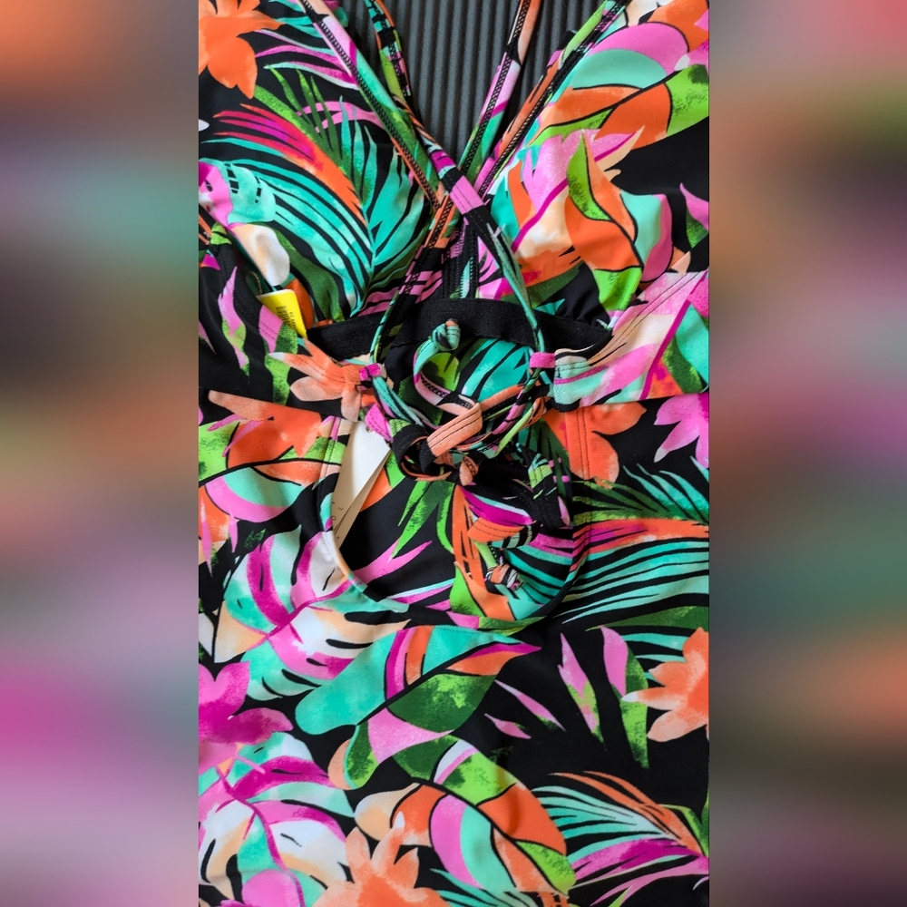 BEYOND CONTROL New Black Multi Printed Ruffled V-neck One-piece Swimsuit Size 10 - Picture 11 of 13